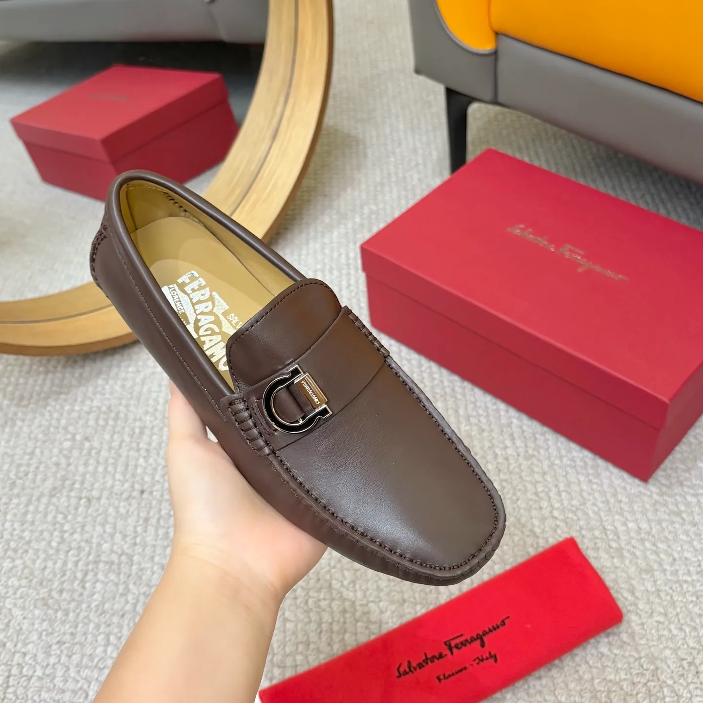 Men's men's shoes 💰420 (Yangli) Ferragamo 〰Ferragamo 2⃣️0⃣️2⃣️5️⃣ New series 👊🏻 Upper 🇮🇹 Italian imported calfskin, original outsole molding. Water-dyed sheepskin lining. The identity of every successful man is set off, and the upper and lower shoes are elegant and stable🚶🏻🚶🏻The high-end custom counter original replica is an eternal classic🔍️Number of codes: 38-46 with counter packaging